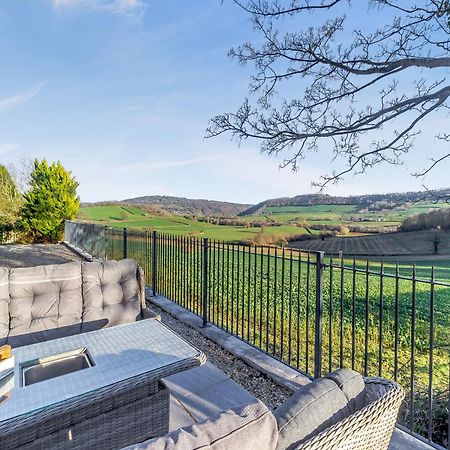 The Lodge Wonastow Bagian luar foto