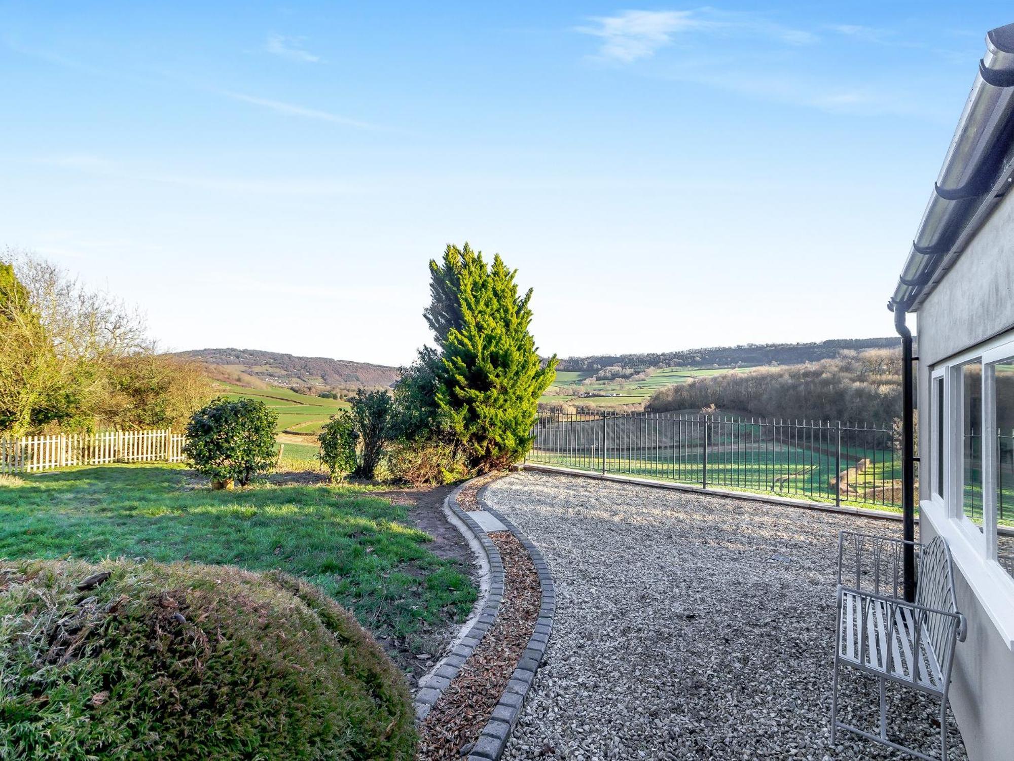 The Lodge Wonastow Bagian luar foto