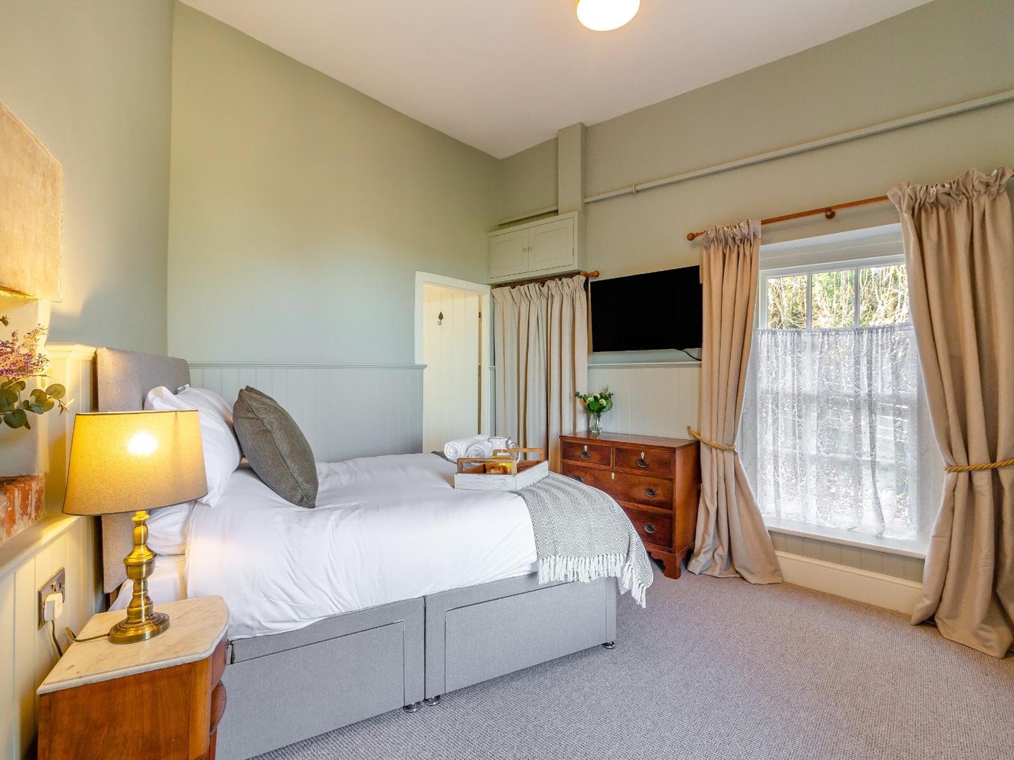 The Lodge Wonastow Bagian luar foto